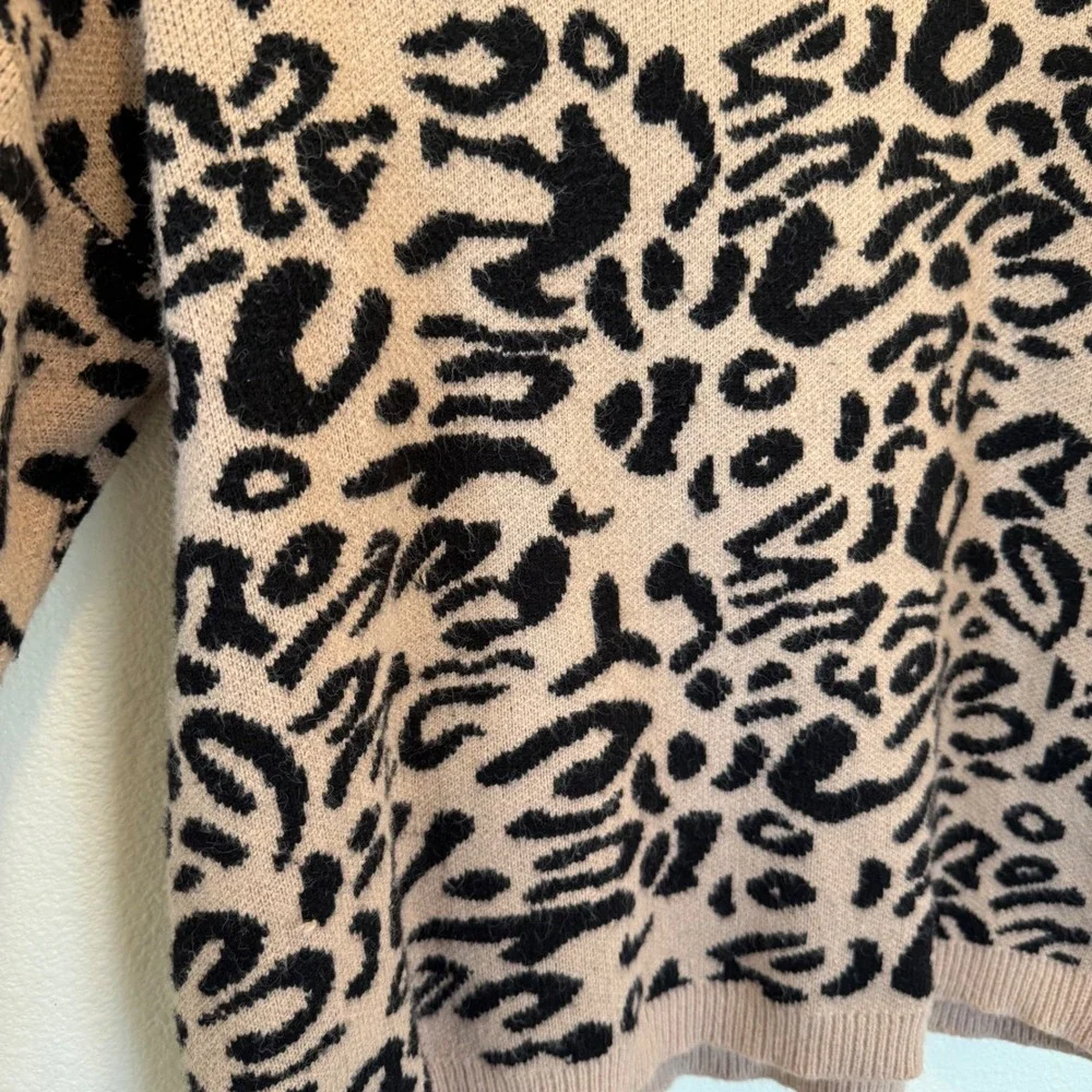 ANDTHEWHY Leopard Print Crew Neck Sweater‎ Long Sleeve Cozy Knit Top Women M/L